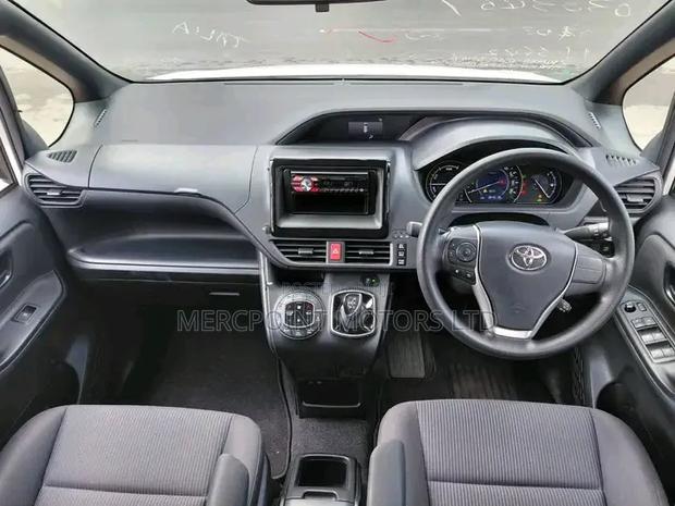 Toyota Noah 2019 Off white