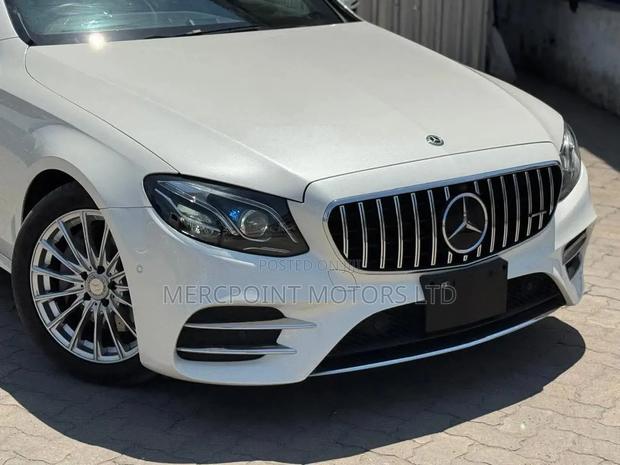 Mercedes-Benz E200 2019 Off white