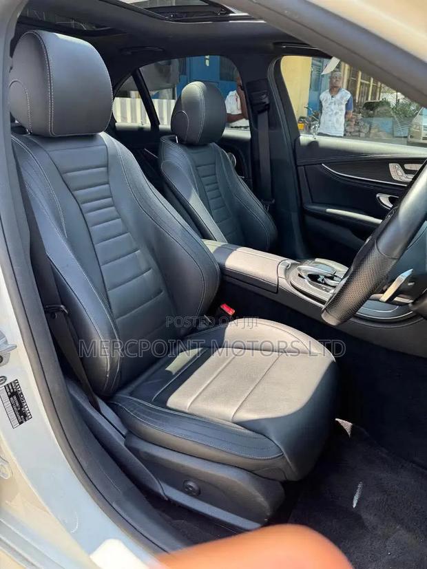 Mercedes-Benz E200 2019 Off white