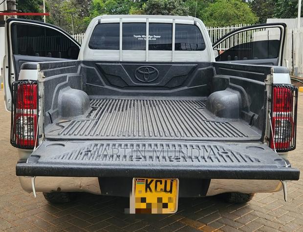 Toyota Hilux 2.5 D-4D SRX 2012 Gray