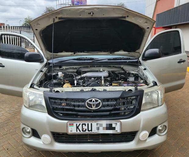Toyota Hilux 2.5 D-4D SRX 2012 Gray