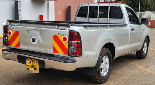 Toyota Hilux 2.5 D-4D SRX 2012 Gray