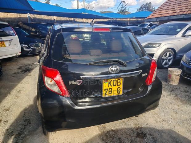 Toyota Vitz 1.3 FWD 5dr 2016 Maroon