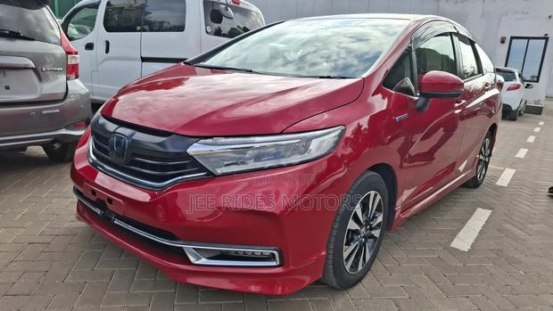 Honda Fit Shuttle 1.5 Hybrid 2WD 2019 Red