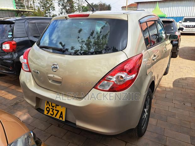 Nissan Tiida 2010 Gold