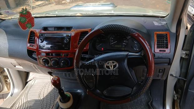 Toyota Hilux 2014 Silver
