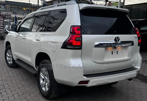 Toyota Land Cruiser Prado 2022 White