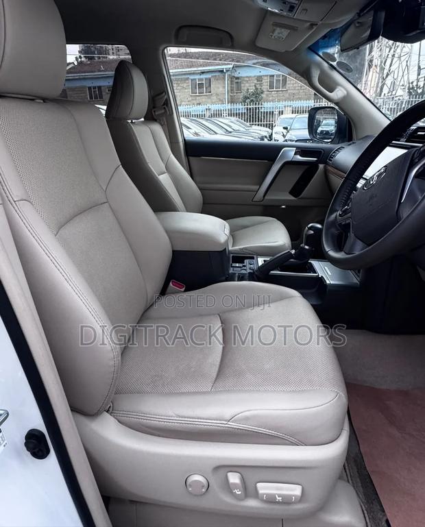 Toyota Land Cruiser Prado 2022 White