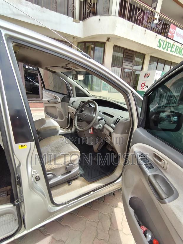 Toyota Estima 2007 Silver