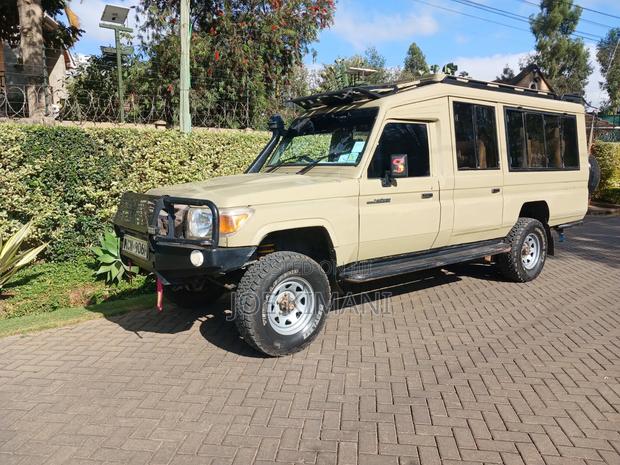 Toyota Land Cruiser 2013 Beige