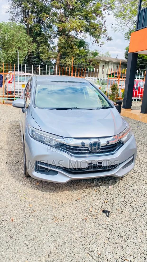 Honda Fit Shuttle 2019 Silver