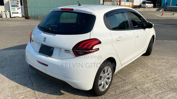 Peugeot 208 2020 White