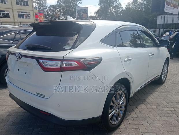 Toyota Harrier 2.0 2019 White