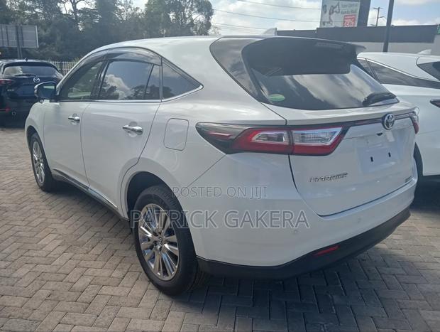 Toyota Harrier 2.0 2019 White