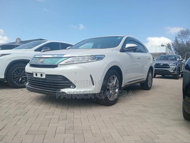 Toyota Harrier 2.0 2019 White