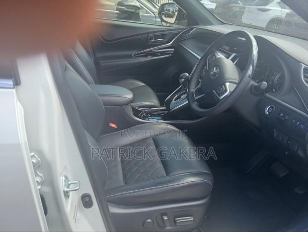 Toyota Harrier 2.0 2019 White