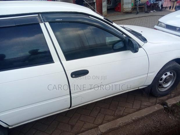 Toyota Corolla 2001 White