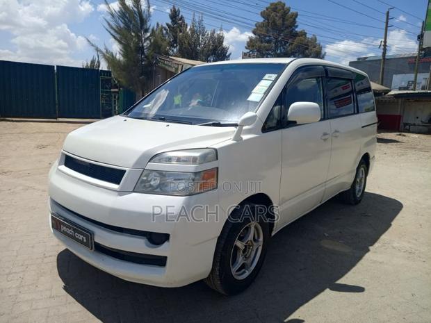 Toyota Voxy 2007 White