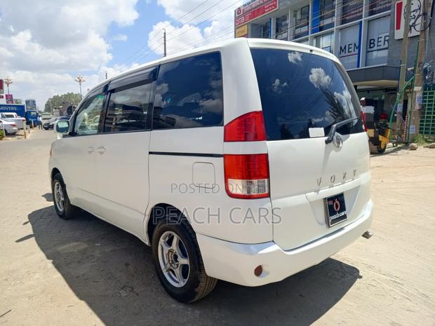 Toyota Voxy 2007 White
