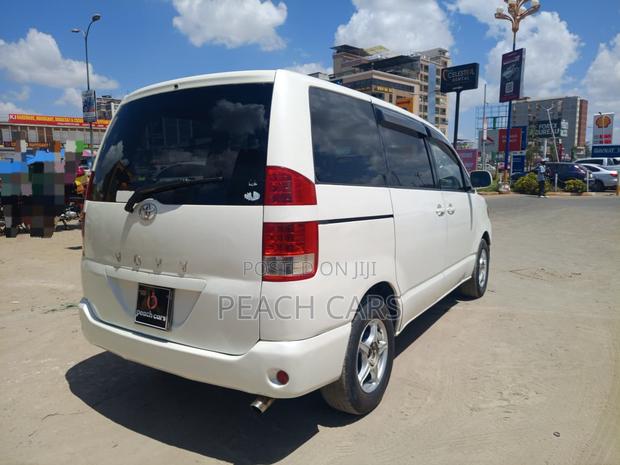 Toyota Voxy 2007 White