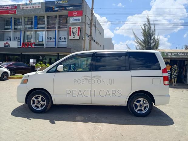 Toyota Voxy 2007 White