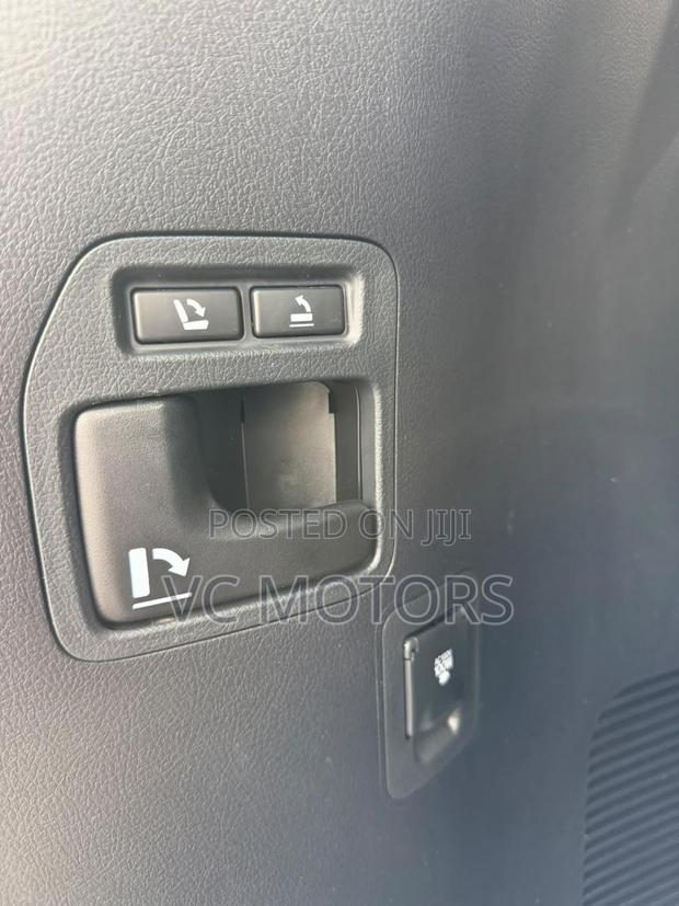 Toyota Land Cruiser 4.6 V8 ZX 2019 White