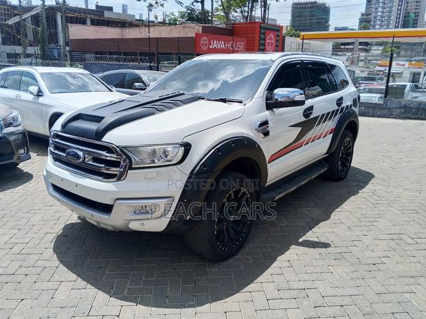 Ford Everest 2016 White