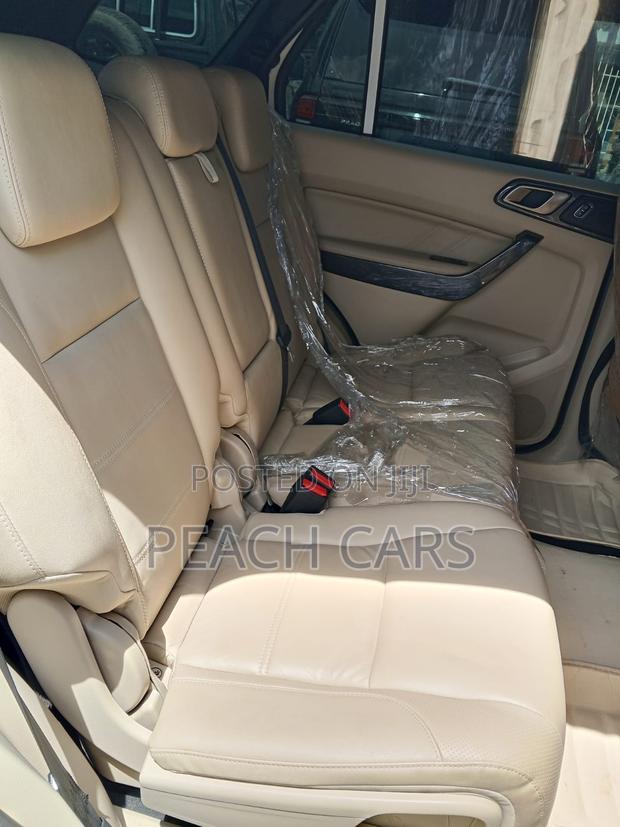 Ford Everest 2016 White