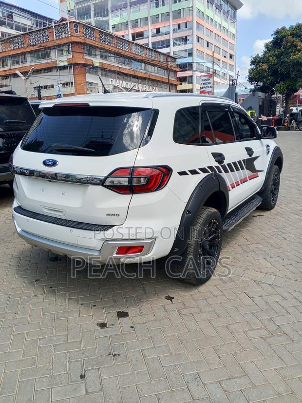 Ford Everest 2016 White