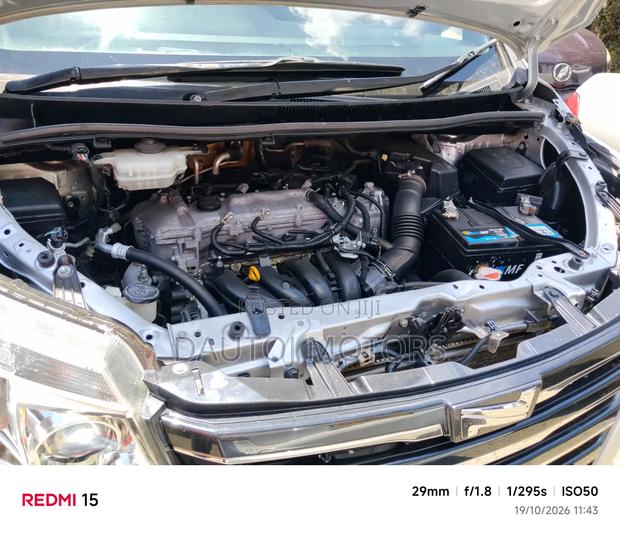 Toyota Noah 2015 Silver