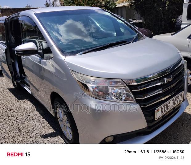 Toyota Noah 2015 Silver