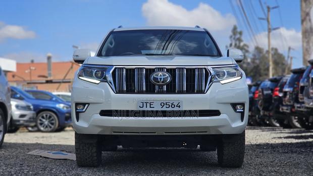 Toyota Land Cruiser Prado Kakadu 2020 White