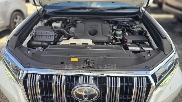Toyota Land Cruiser Prado Kakadu 2020 White