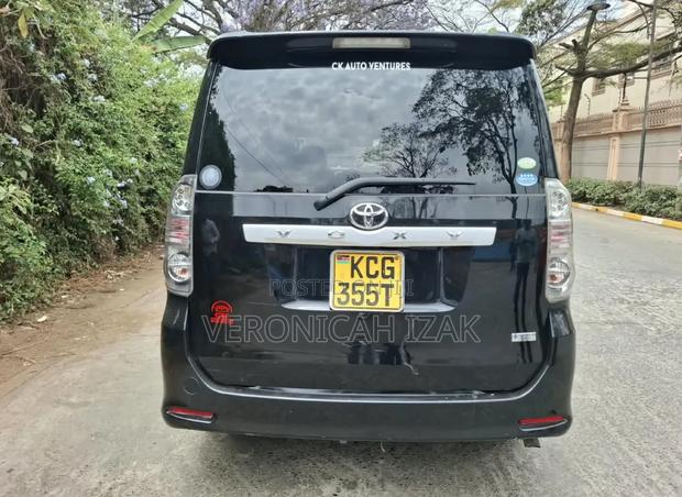 Toyota Voxy 2006 Black