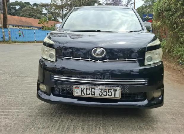 Toyota Voxy 2006 Black