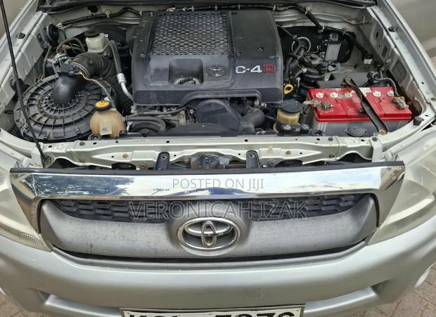 Toyota Hilux 2010 Silver