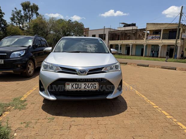 Toyota Axio 1.5 Hybrid 2WD 2018 Silver