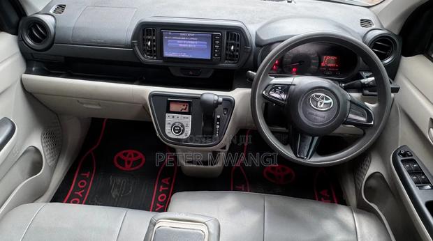 Toyota Passo 2018 Silver