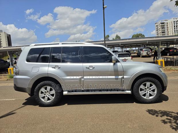 Mitsubishi Pajero 2005 Silver