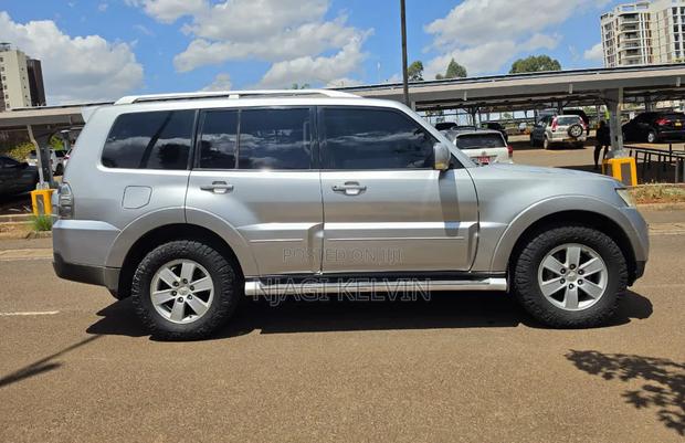 Mitsubishi Pajero 2005 Silver