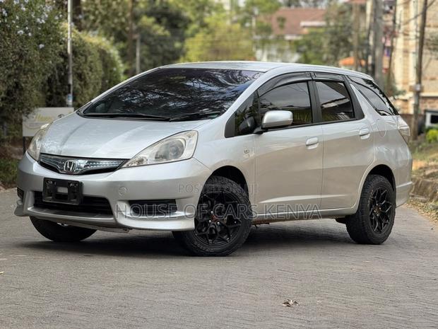 Honda Fit Shuttle 2012 Silver