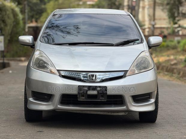 Honda Fit Shuttle 2012 Silver