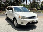 Mitsubishi Outlander 2009 White for sale