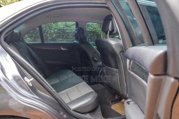 Mercedes-Benz C200 2007 Gray