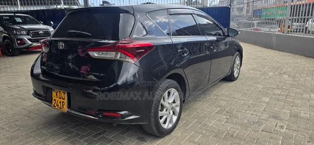 Toyota Auris 2017 Silver