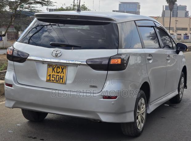 Toyota Wish 2012