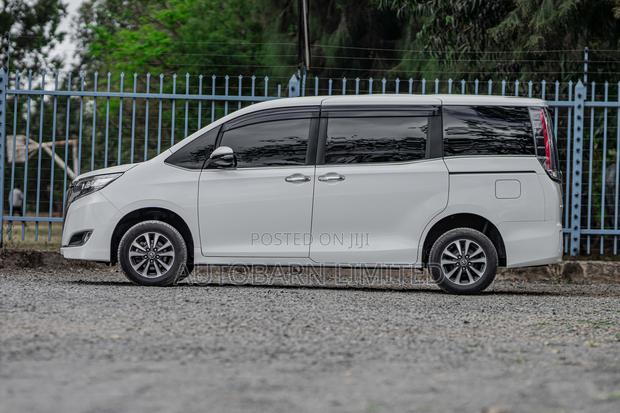 Toyota Esquire 2018 White
