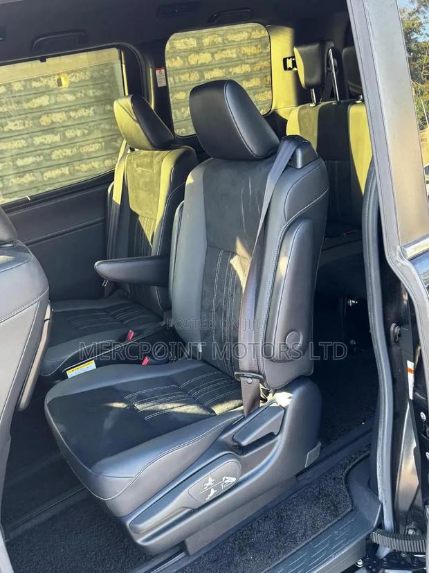 Toyota Esquire 2019 Matt Black