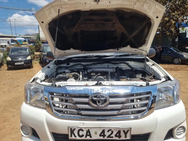 Toyota Hilux 2014 White