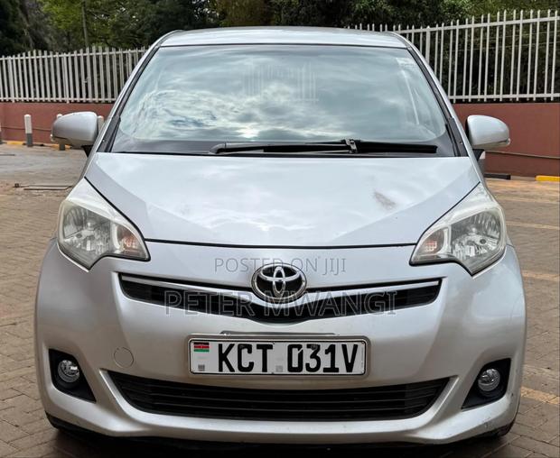 Toyota Ractis 2012 Silver